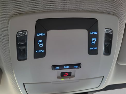 Certified 2023 Toyota Sienna LE image 25