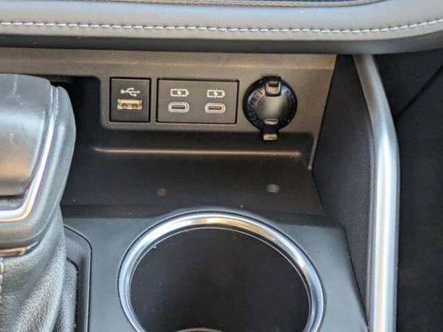 Used 2024 Toyota Highlander LE image 17