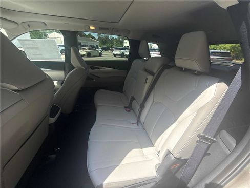 New 2027 INFINITI QX60 Luxe FWD image 12