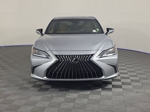 Used 2025 Lexus ES 350 w/ Accessory Package (Z2) image 10