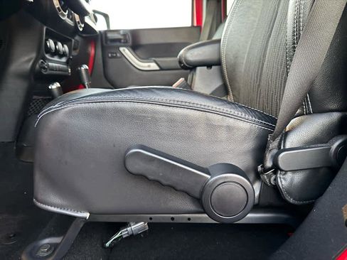 Used 2014 Jeep Wrangler Freedom Edition image 12