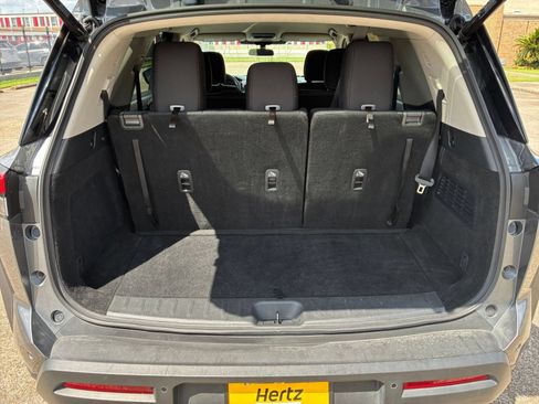 Used 2025 Nissan Pathfinder SV FWD image 29