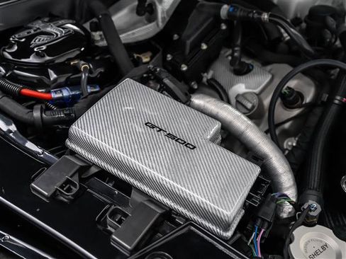 Used 2022 Ford Mustang Shelby GT500 w/ Carbon Fiber Track Pack image 33