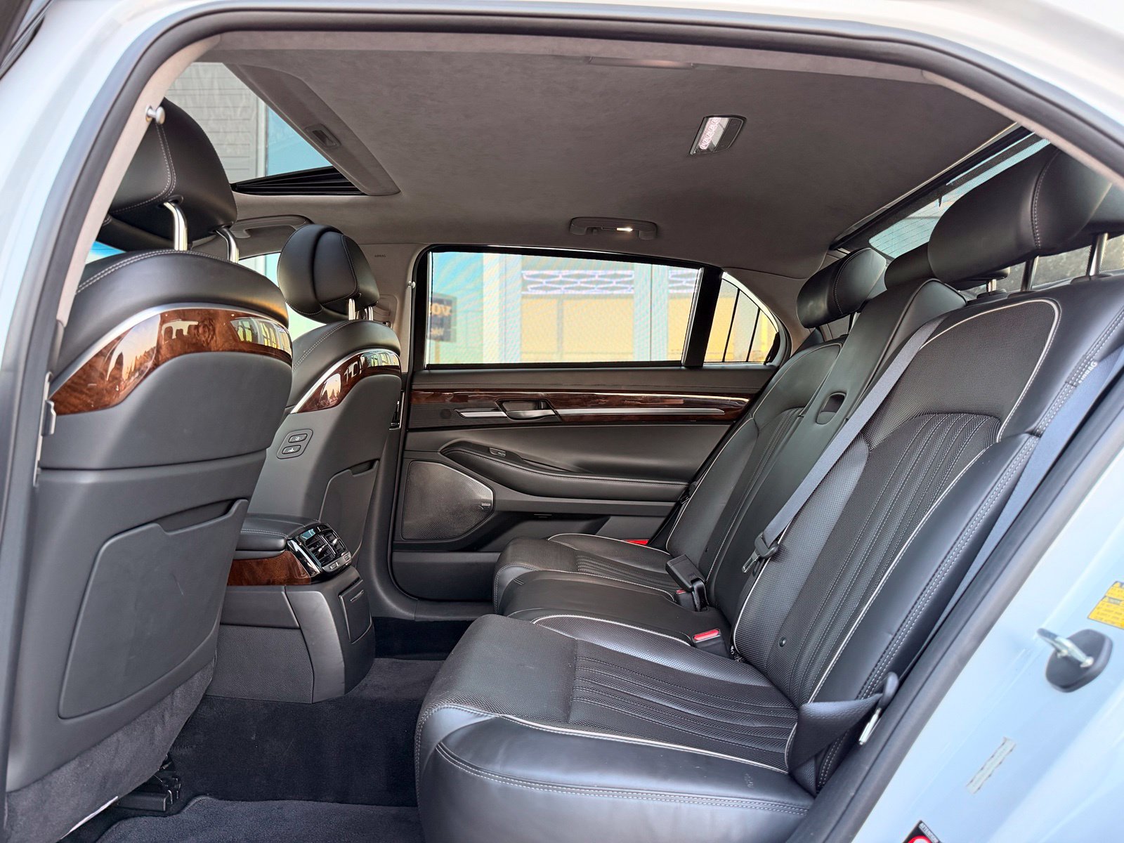Used 2017 Genesis G90 3.3T Premium RWD image 27