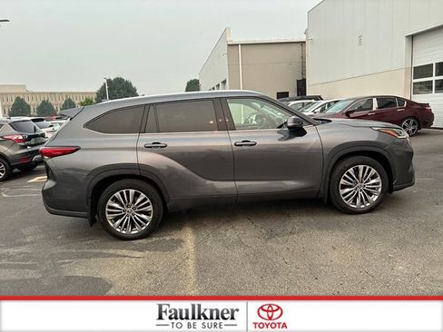 Used 2021 Toyota Highlander Platinum AWD/4WD image 6