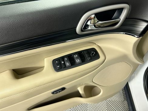 Used 2020 Jeep Grand Cherokee Limited image 15