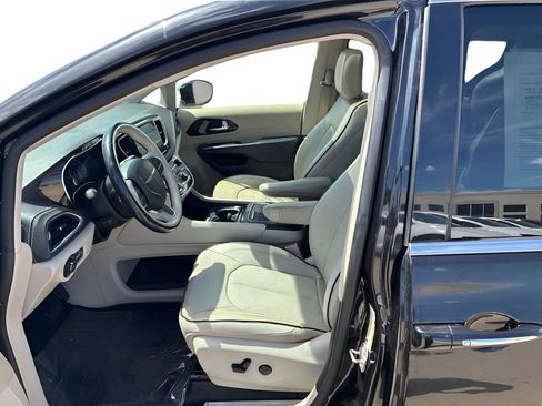 Used 2021 Chrysler Pacifica Limited w/ Premium & Safety Sphere Group AWD/4WD image 9