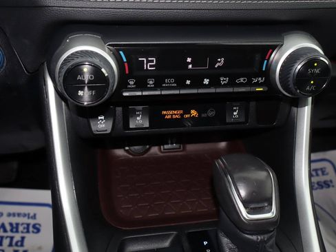 Used 2019 Toyota RAV4 Limited w/ Carpet Mat Package AWD/4WD image 18