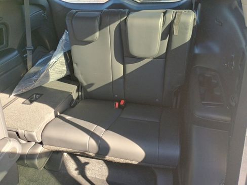 Certified 2025 Subaru Ascent Limited w/ Popular Package #2 image 18