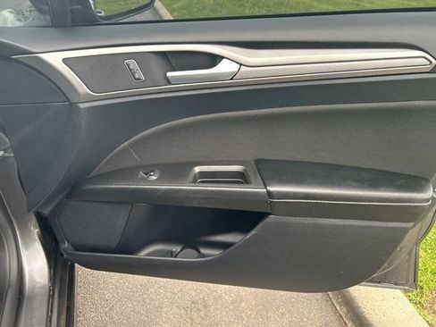 Used 2020 Ford Fusion SE FWD image 39