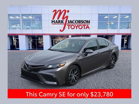 Used 2024 Toyota Camry SE image 1