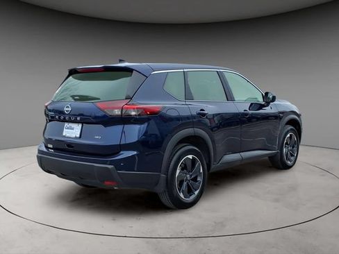 Certified 2026 Nissan Rogue SV AWD/4WD image 10