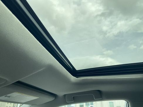 Used 2019 Toyota Highlander XLE image 22