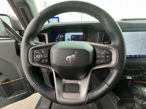 Used 2024 Ford Bronco Badlands image 18