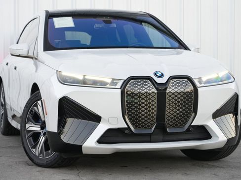 Used 2023 BMW iX M60 w/ Executive Package image 4