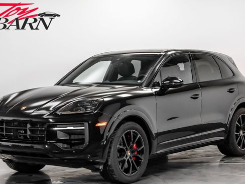 Used 2025 Porsche Cayenne GTS image 1