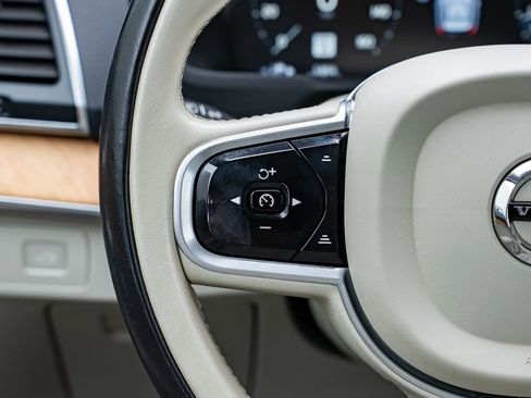 Used 2022 Volvo XC90 T6 Momentum w/ Climate Package AWD/4WD image 14