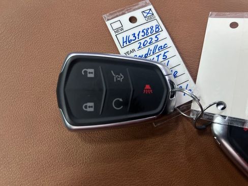 Used 2025 Cadillac XT5 Premium Luxury FWD image 32