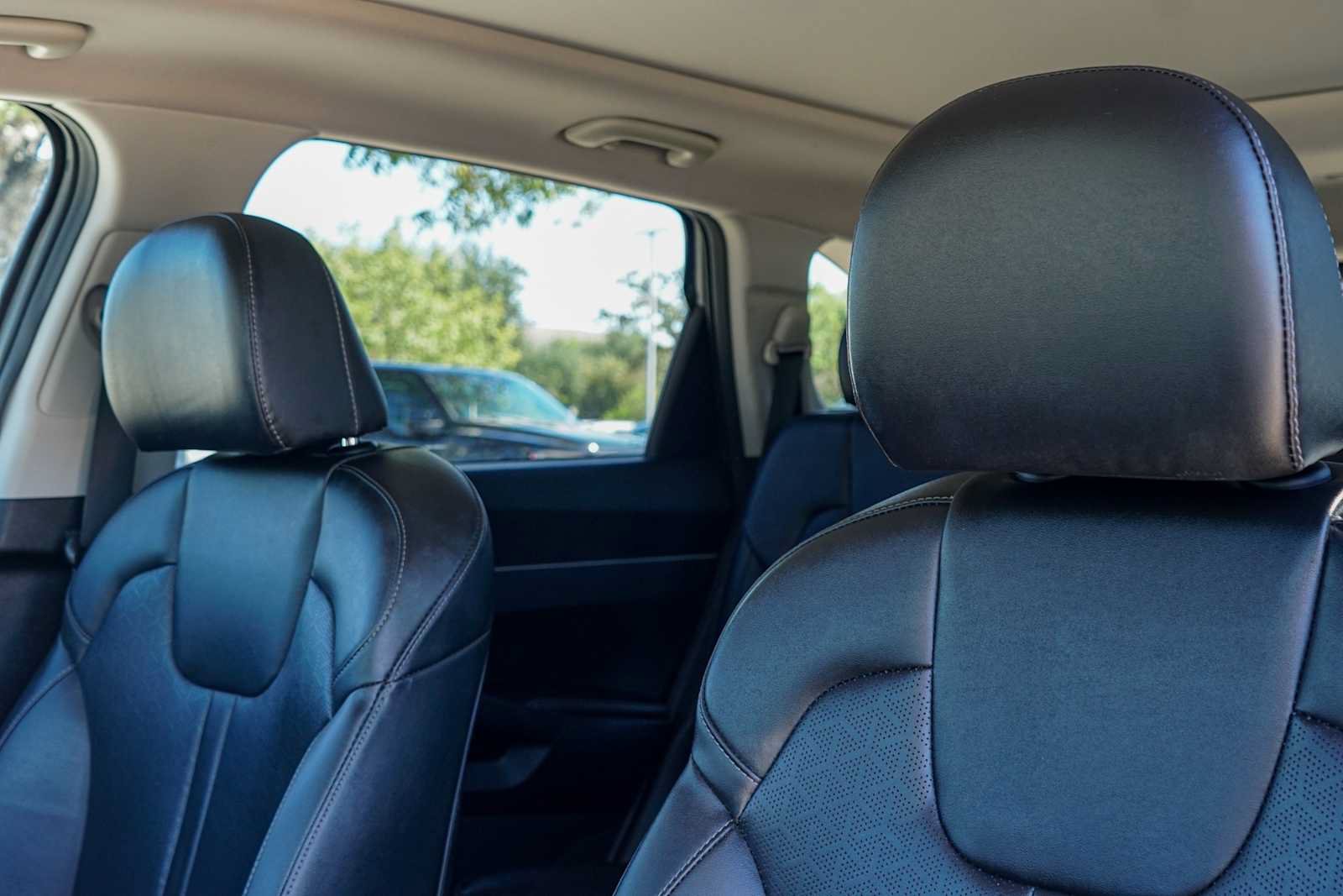 Used 2022 Kia Sorento S w/ Panoramic Sunroof Package FWD image 9