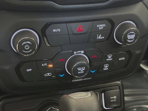 Used 2022 Jeep Renegade Sport image 10