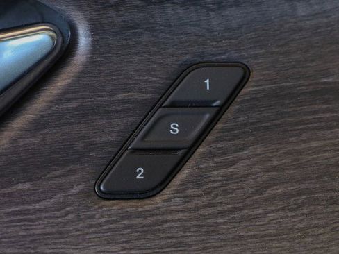 Used 2022 Jeep Grand Cherokee L Limited w/ Luxury Tech Group II image 33