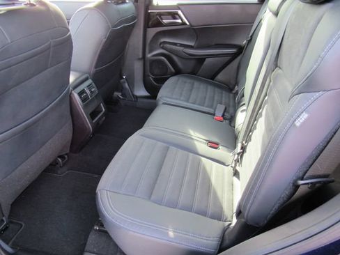 Used 2023 Mitsubishi Outlander SE FWD image 16