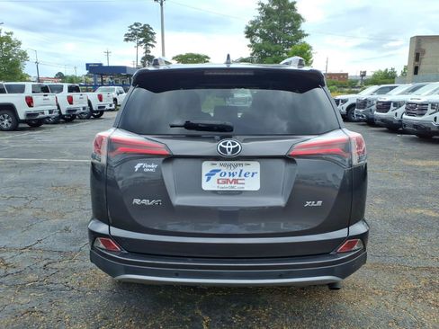 Used 2018 Toyota RAV4 XLE FWD image 4