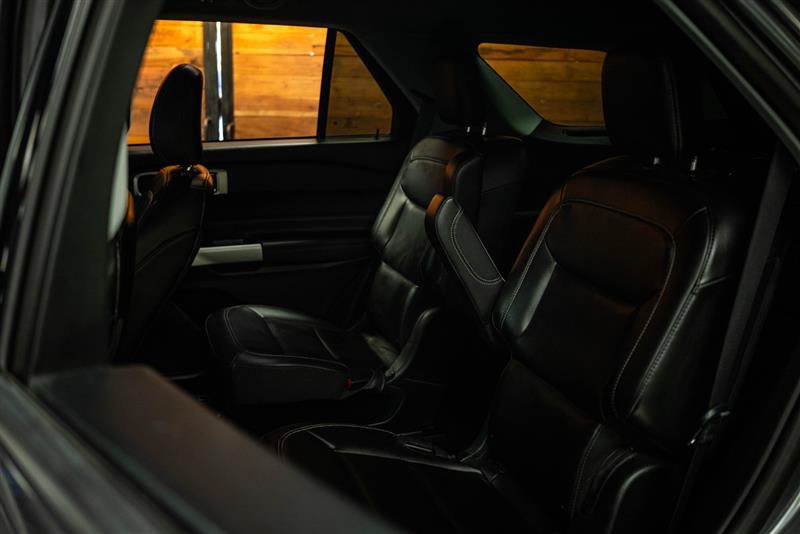 Used 2023 Ford Explorer XLT w/ Equipment Group 202A AWD/4WD image 11