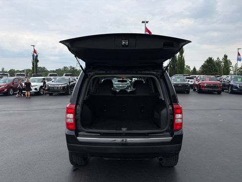 Used 2017 Jeep Patriot High Altitude AWD/4WD image 16