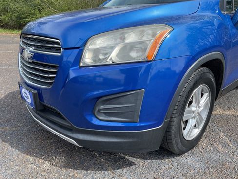 Used 2015 Chevrolet Trax LT w/ LT Sun and Sound Package image 11