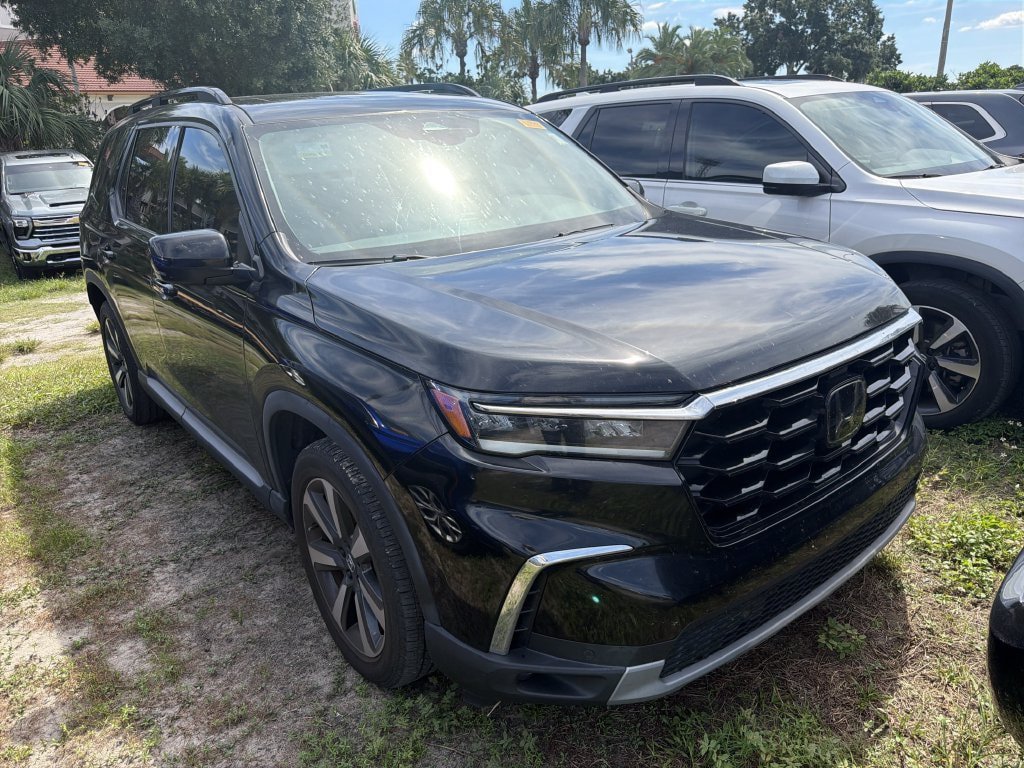 Used 2024 Honda Pilot Touring image 1