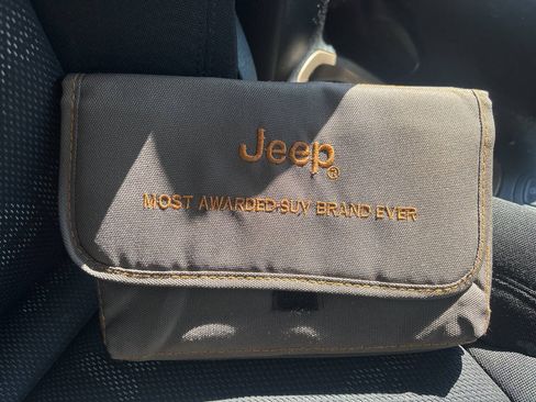 Used 2016 Jeep Renegade Latitude AWD/4WD image 27