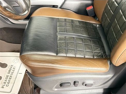 Used 2018 Nissan Titan Platinum Reserve image 18