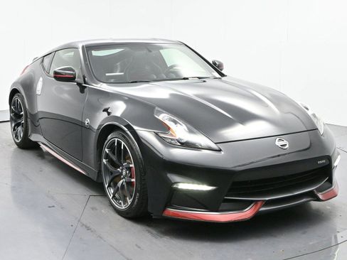 Used 2017 Nissan 370Z NISMO image 2