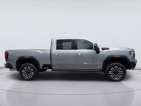 Used 2024 GMC Sierra 2500 Denali Ultimate AWD/4WD image 4