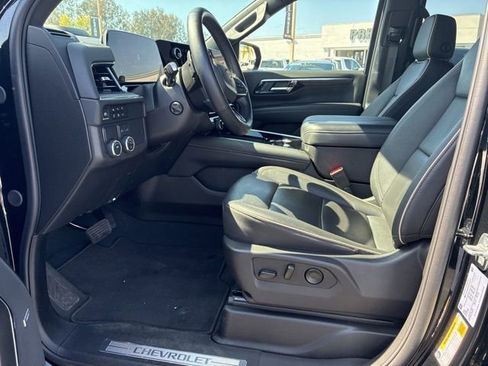 Certified 2025 Chevrolet Tahoe Premier RWD image 4