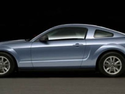 Used 2005 Ford Mustang Deluxe