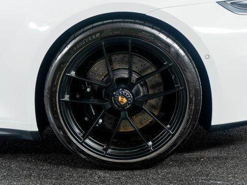 Used 2025 Porsche 911 Carrera 4 GTS image 18