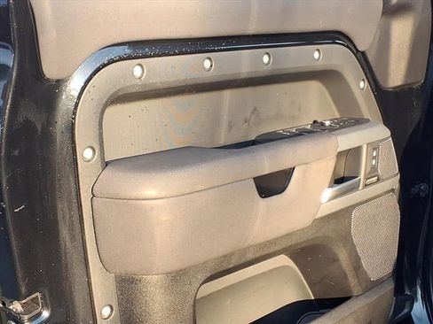 Used 2023 Land Rover Defender 110 X-Dynamic SE image 16