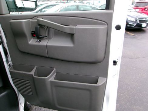 Used 2019 Chevrolet Express 3500 Extended w/ Driver Convenience Package image 15