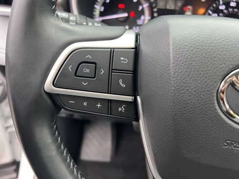 Used 2022 Toyota Highlander XLE image 15