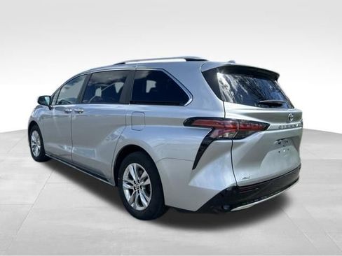 Certified 2021 Toyota Sienna Limited AWD/4WD image 3