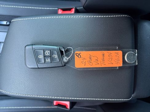 Certified 2024 Volkswagen Tiguan SE R-Line image 25