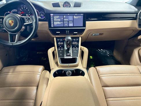 Used 2019 Porsche Cayenne image 18