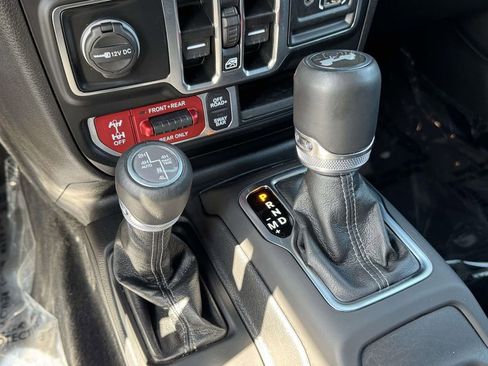 Used 2025 Jeep Wrangler Unlimited Rubicon image 20