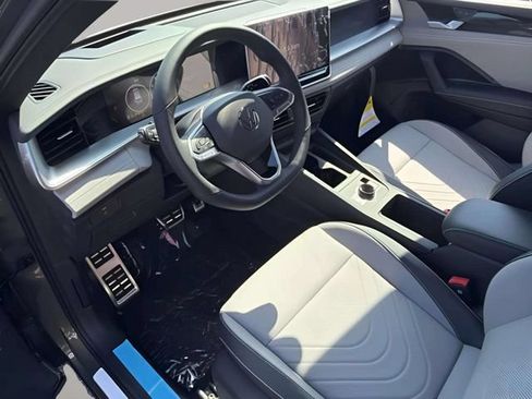 New 2026 Volkswagen Tiguan SE R-Line FWD image 4