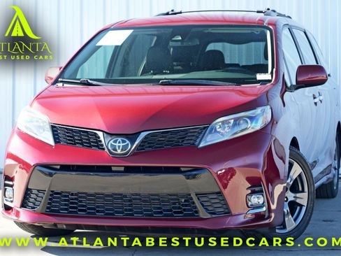 Used 2019 Toyota Sienna SE w/ Carpet Mat Package image 1