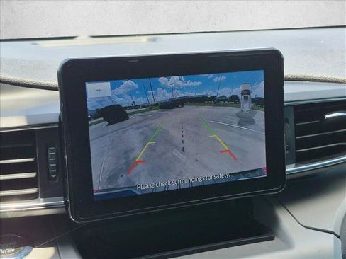 Used 2023 Ford Explorer XLT w/ Equipment Group 202A RWD image 11