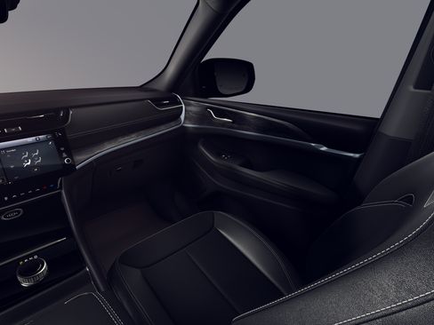 New 2026 Jeep Grand Cherokee Altitude RWD image 37
