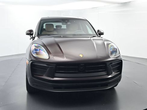 Certified 2025 Porsche Macan AWD/4WD image 18